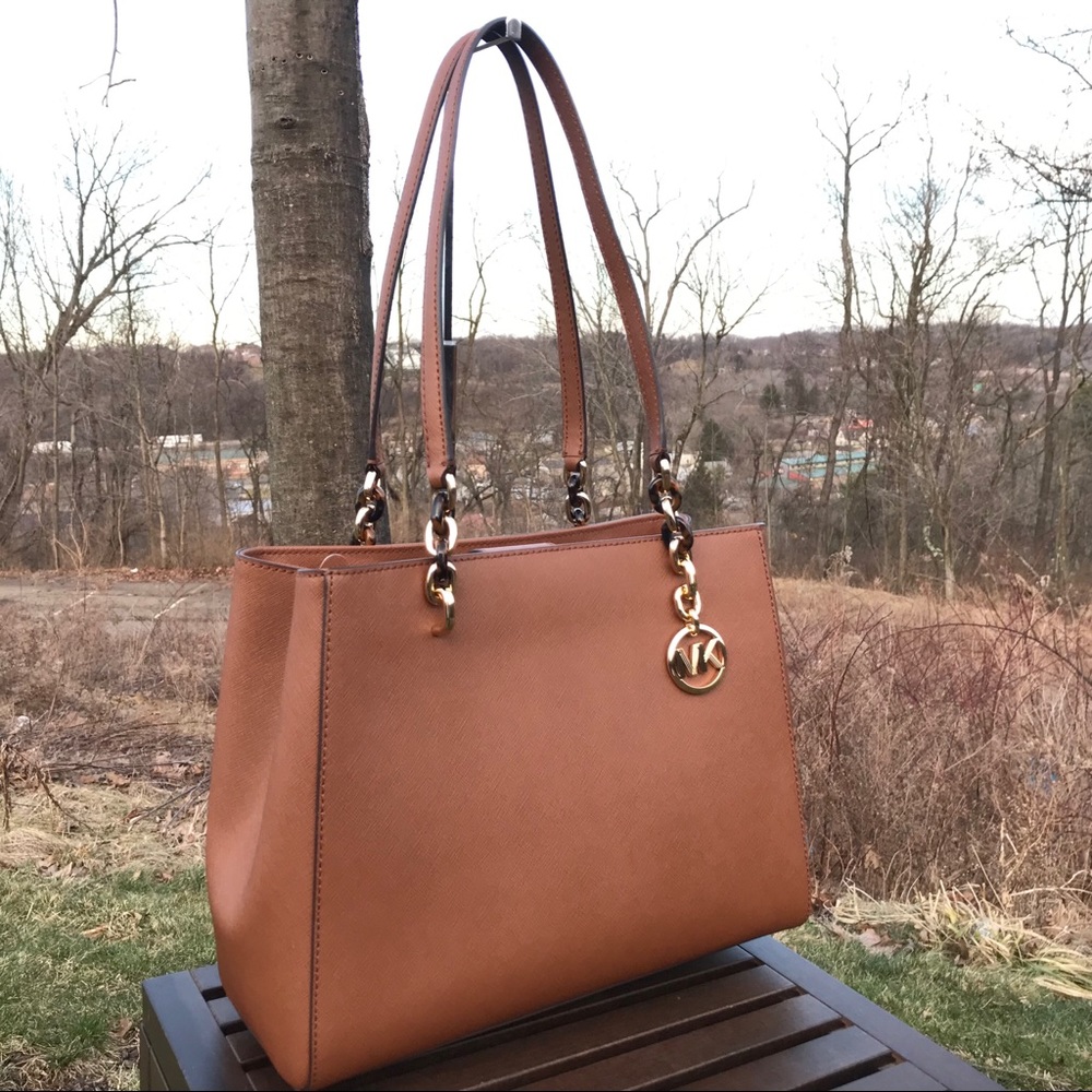 ❗️SOLD❗Michael Kors Sofia Large Tote Shoulder Bag - Picture 8 of 8